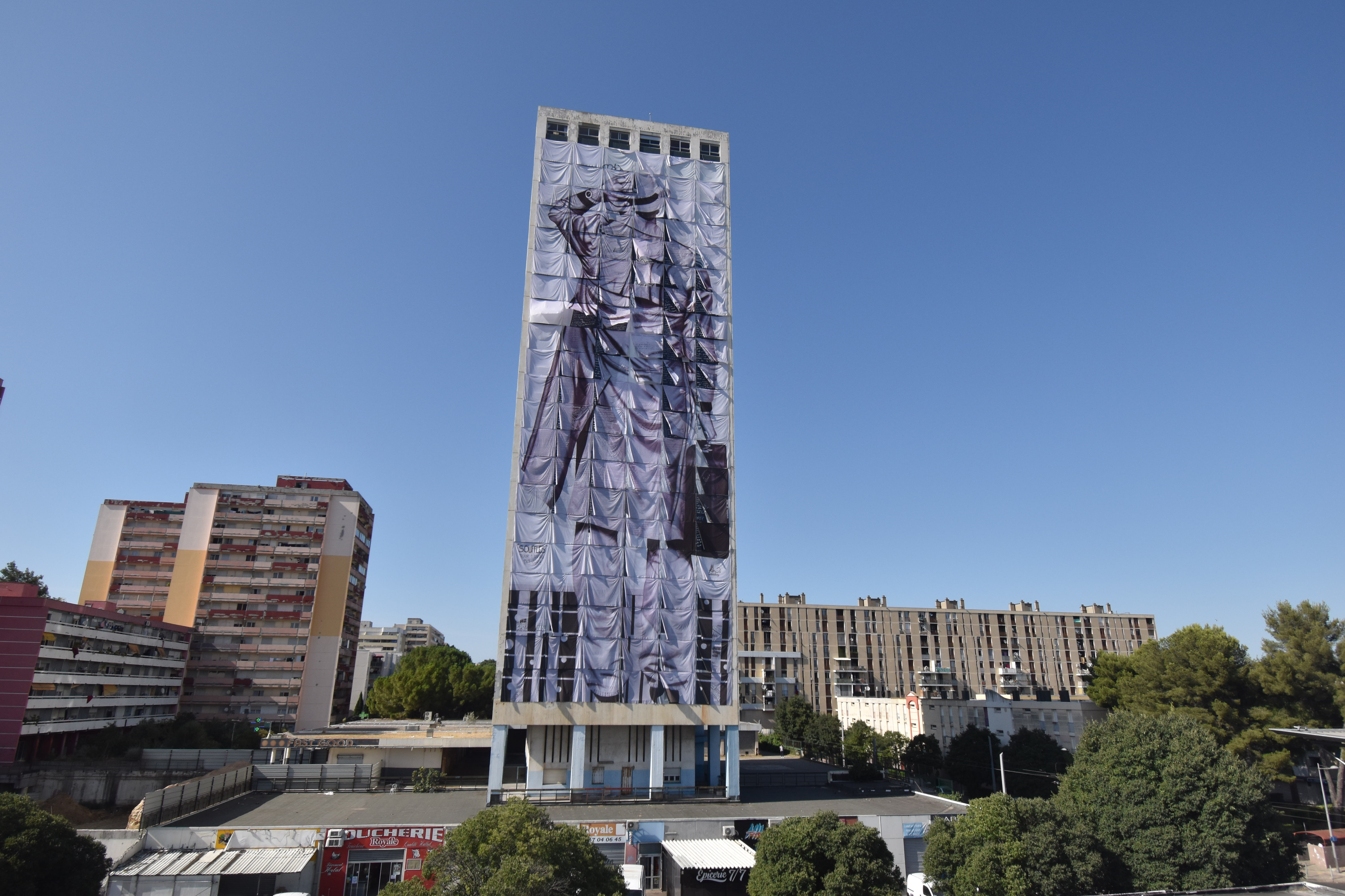 1. Tour d'Assas avec oeuvre Al Sticking.jpg