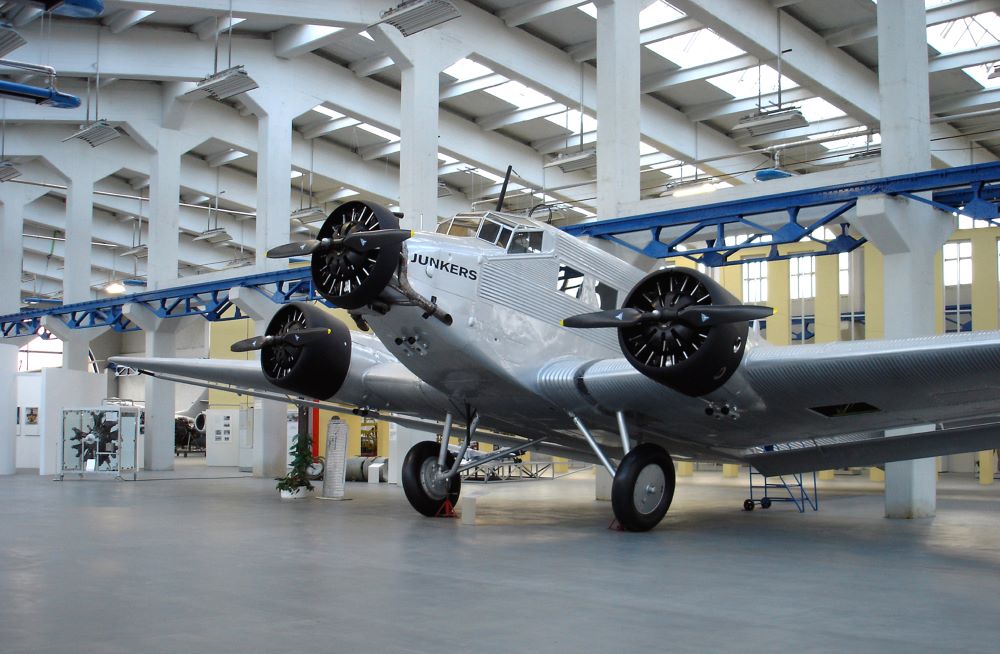 Bauhaus_Ju 52.jpg