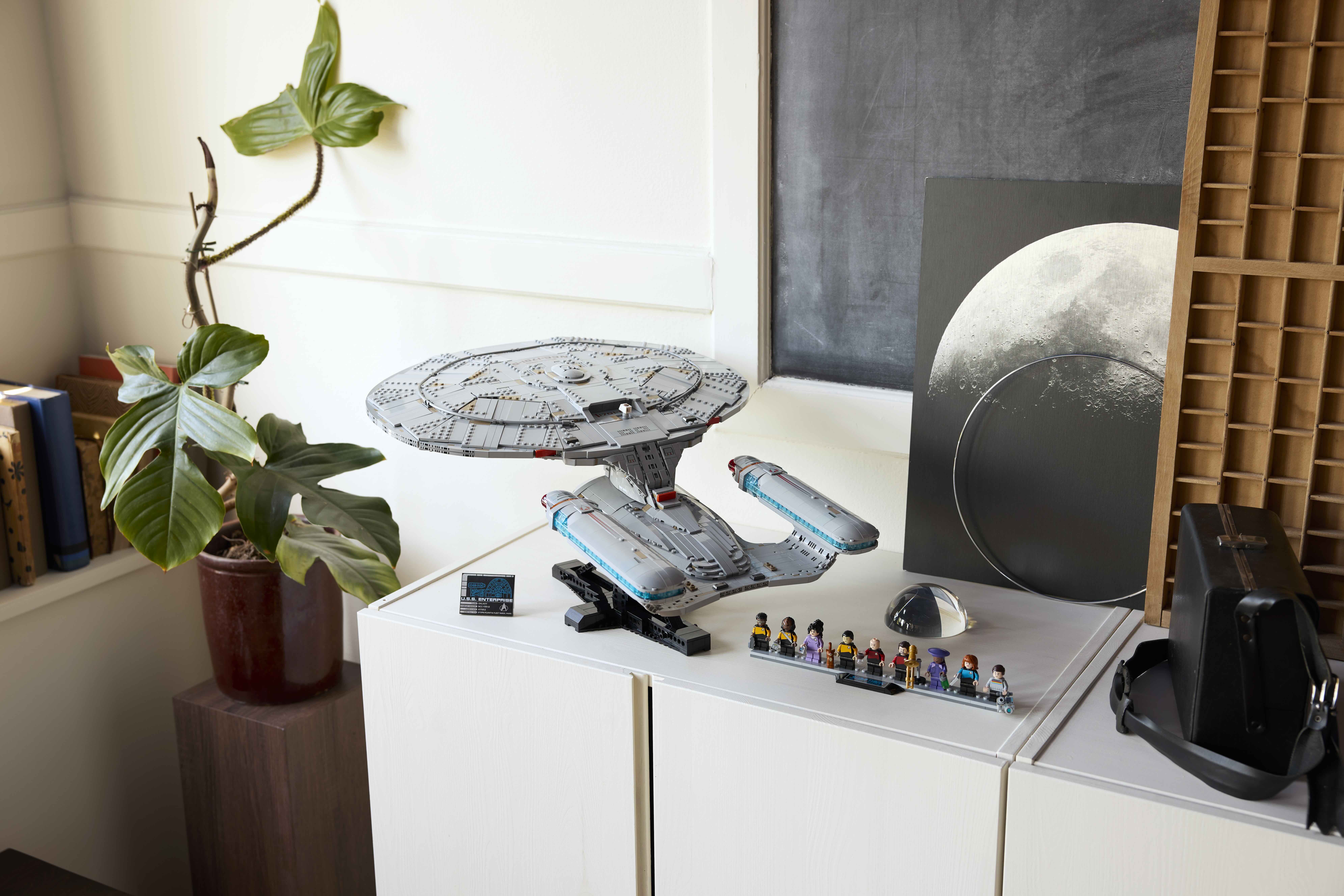 LEGO&reg; Icons Star Trek U.S.S. Enterprise NCC1701D&trade; Set (10356) Lifestyle 03.jpeg