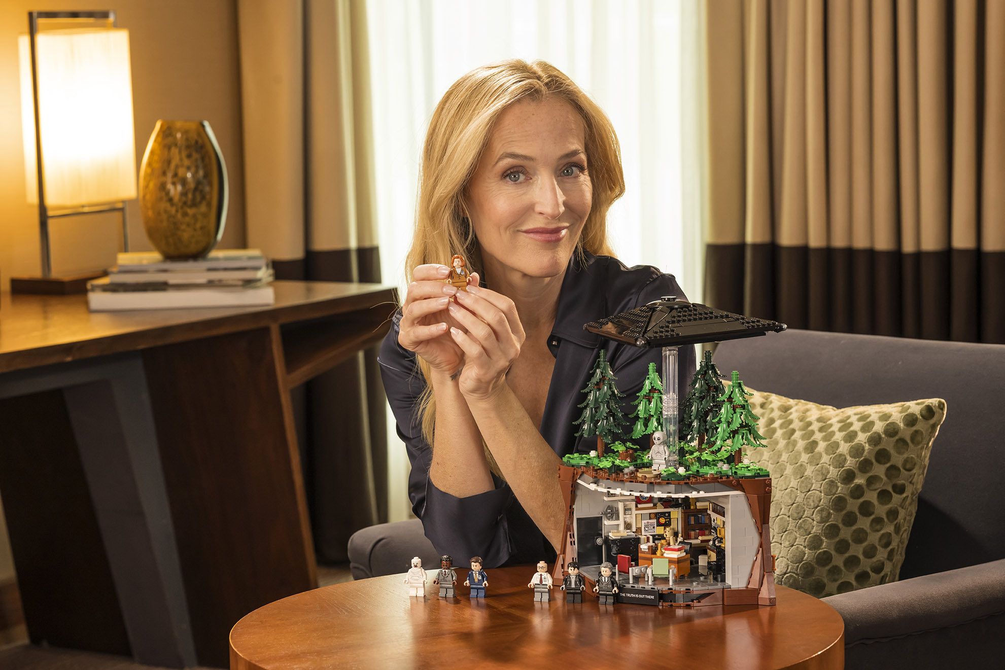 Gillian Anderson with LEGO Ideas X-Files Set_3.jpg