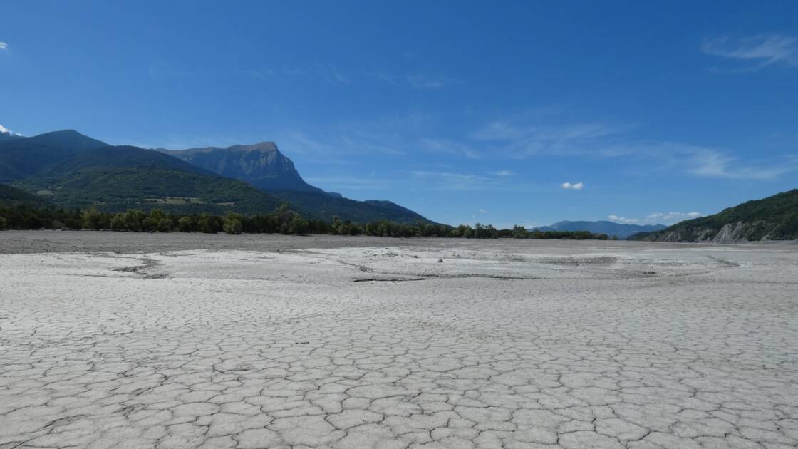 Sécheresse au lac de Serre Ponçon.jpg