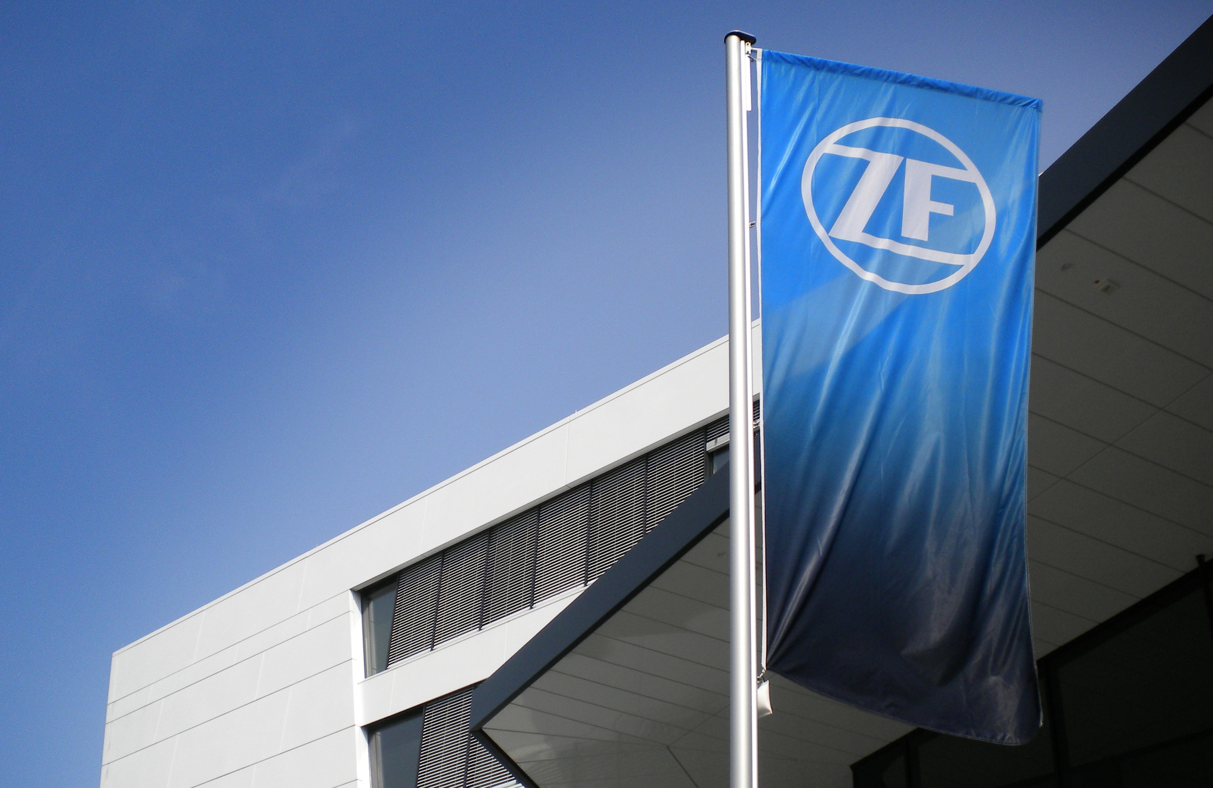 ZF_IMG_ZF-Flag.jpg