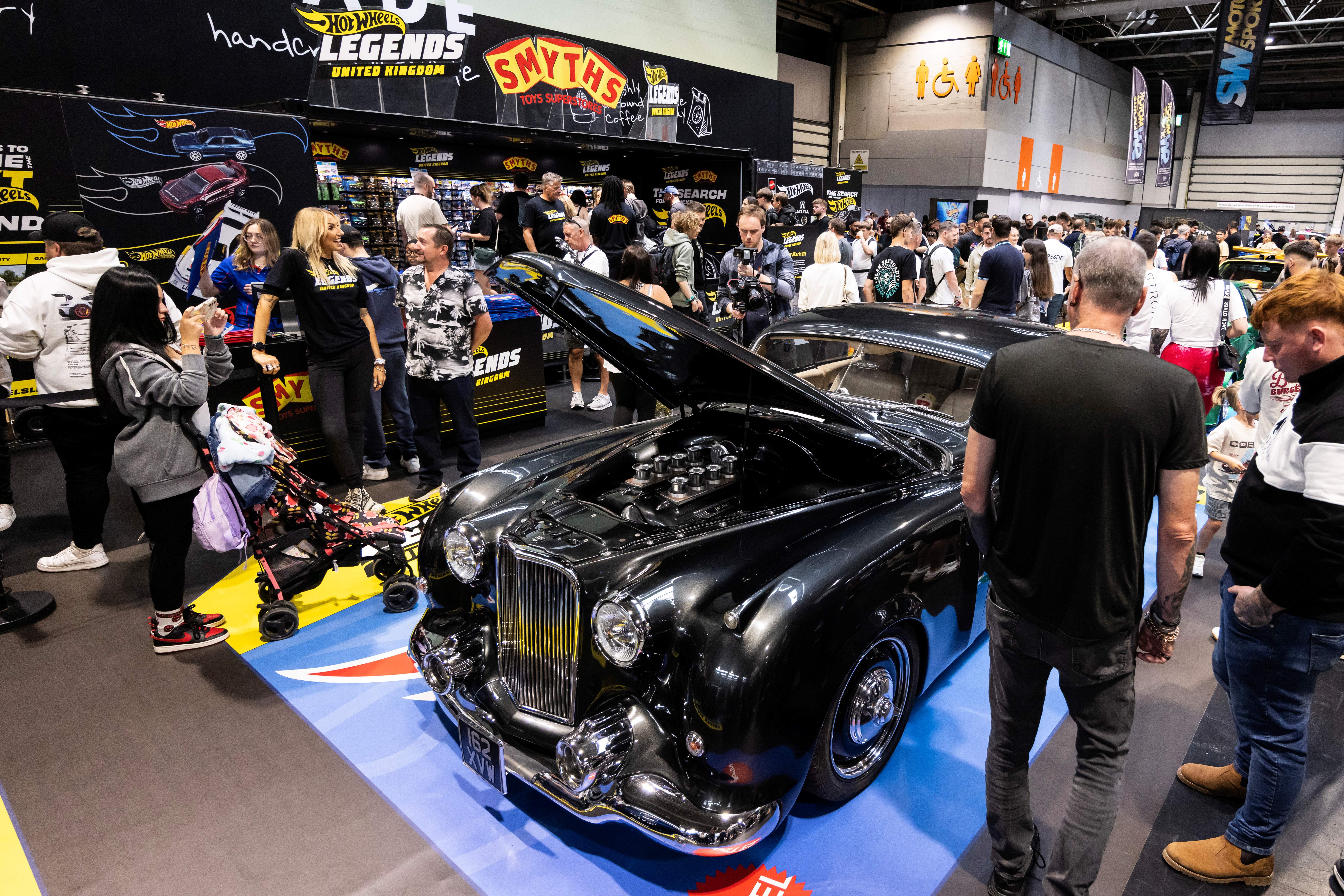 Hot Wheels Legends Tour UK finaist - Jaguar Mk VII.JPG