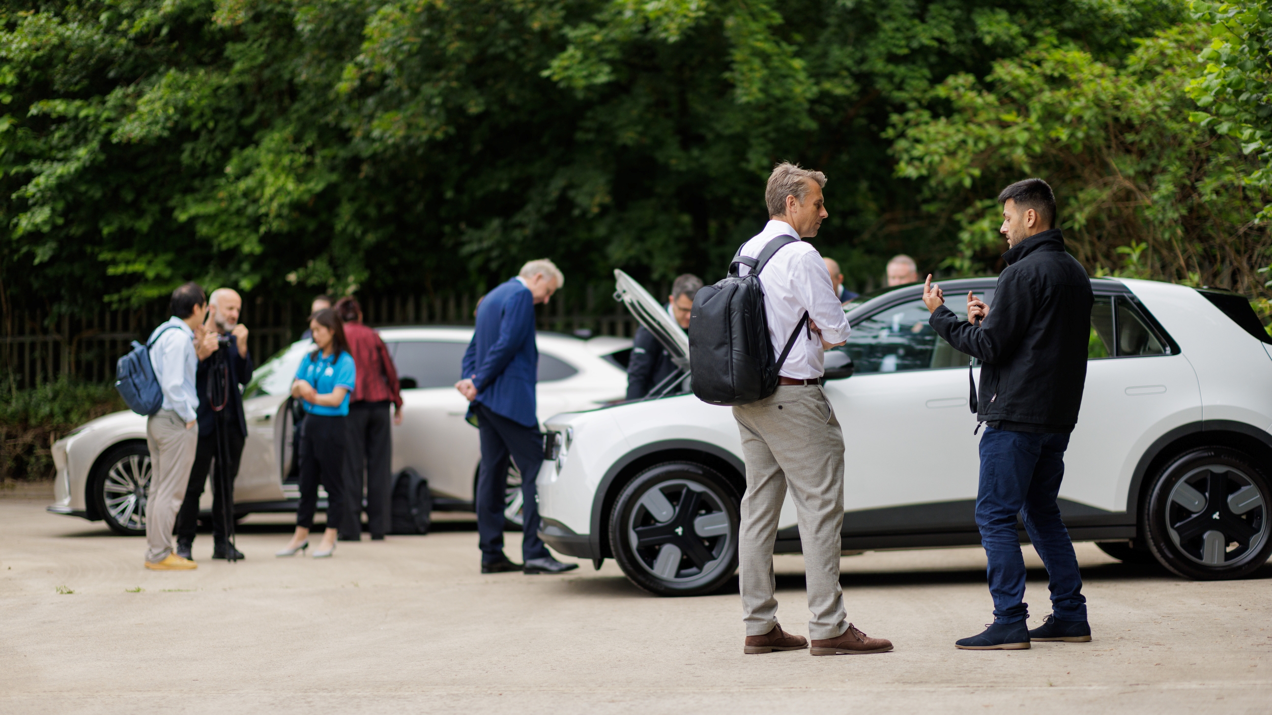 NIO ET5 Touring and firefly.jpg